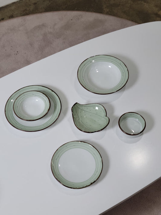 Rimmed Sauce Bowl