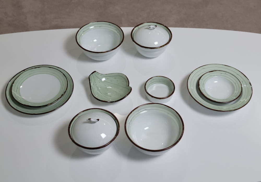 Rimmed Sauce Bowl